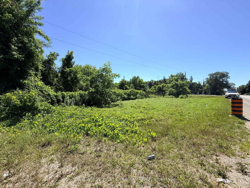 758 Governor's Road E