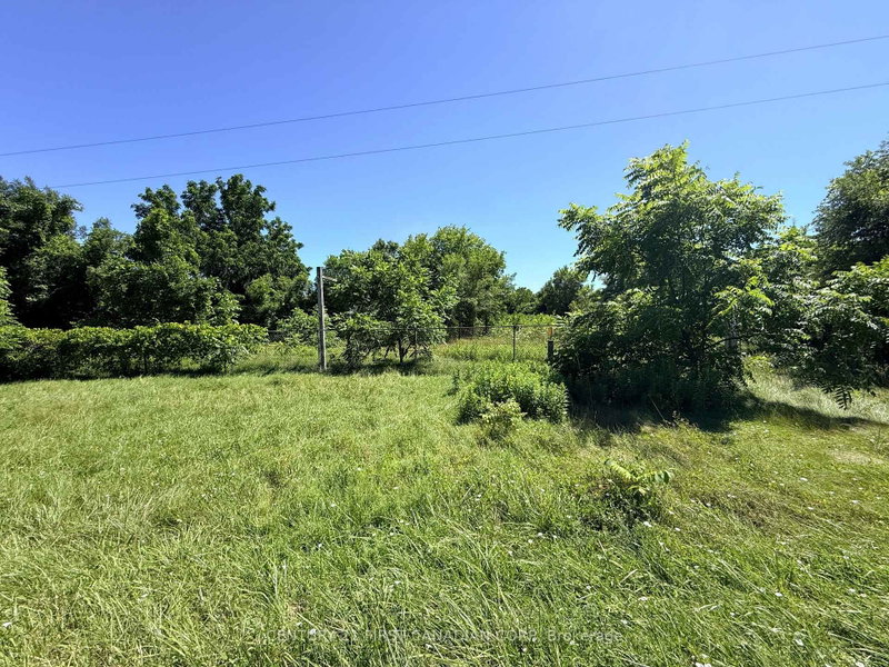 758 Governor's Road E