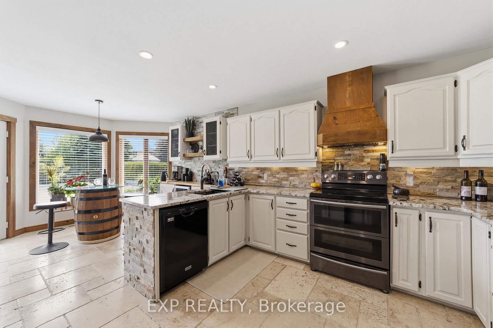 57 Valleyview Crescent • Thames Centre, ON photo 8