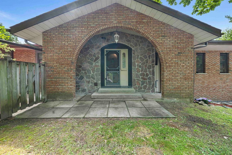 61 Oakridge Road S