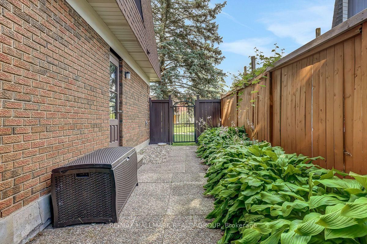1950 Ludgate Crescent • Ottawa, ON photo 45