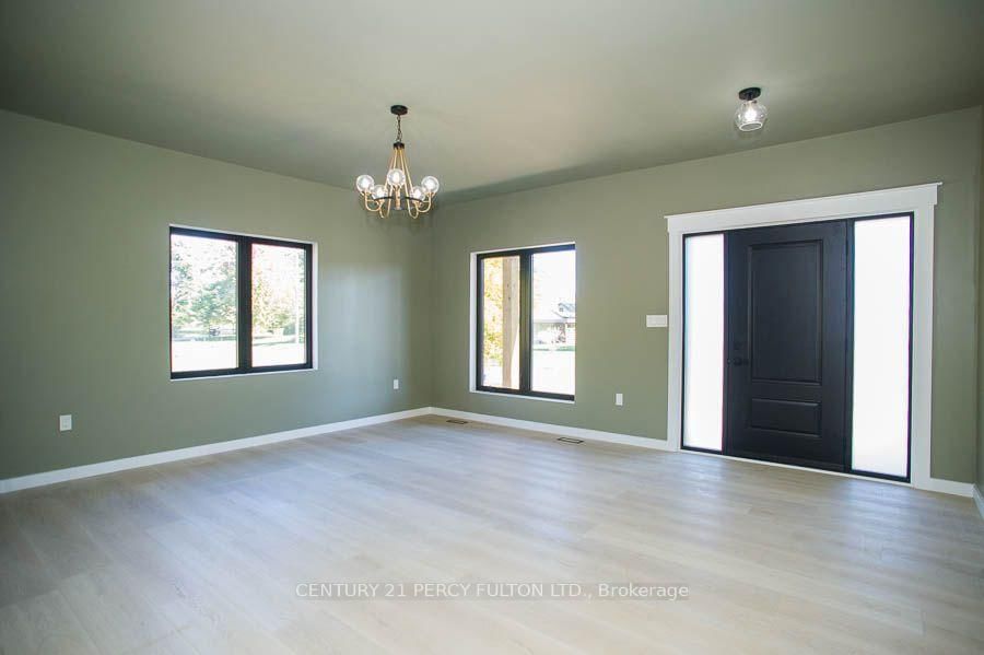 7 Scott Drive • Norfolk, ON photo 2