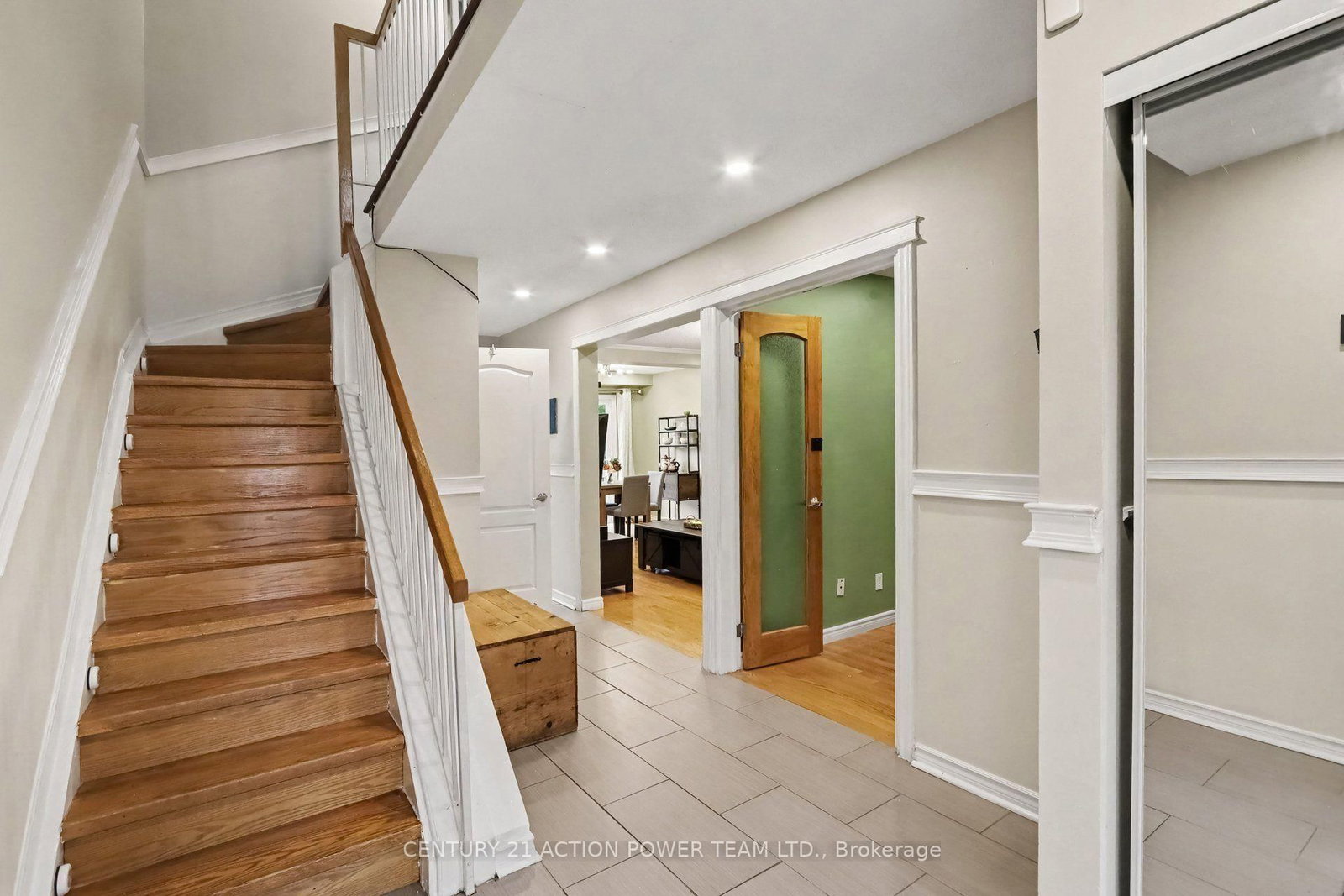 1675 Lacombe Drive • Orleans, ON photo 6
