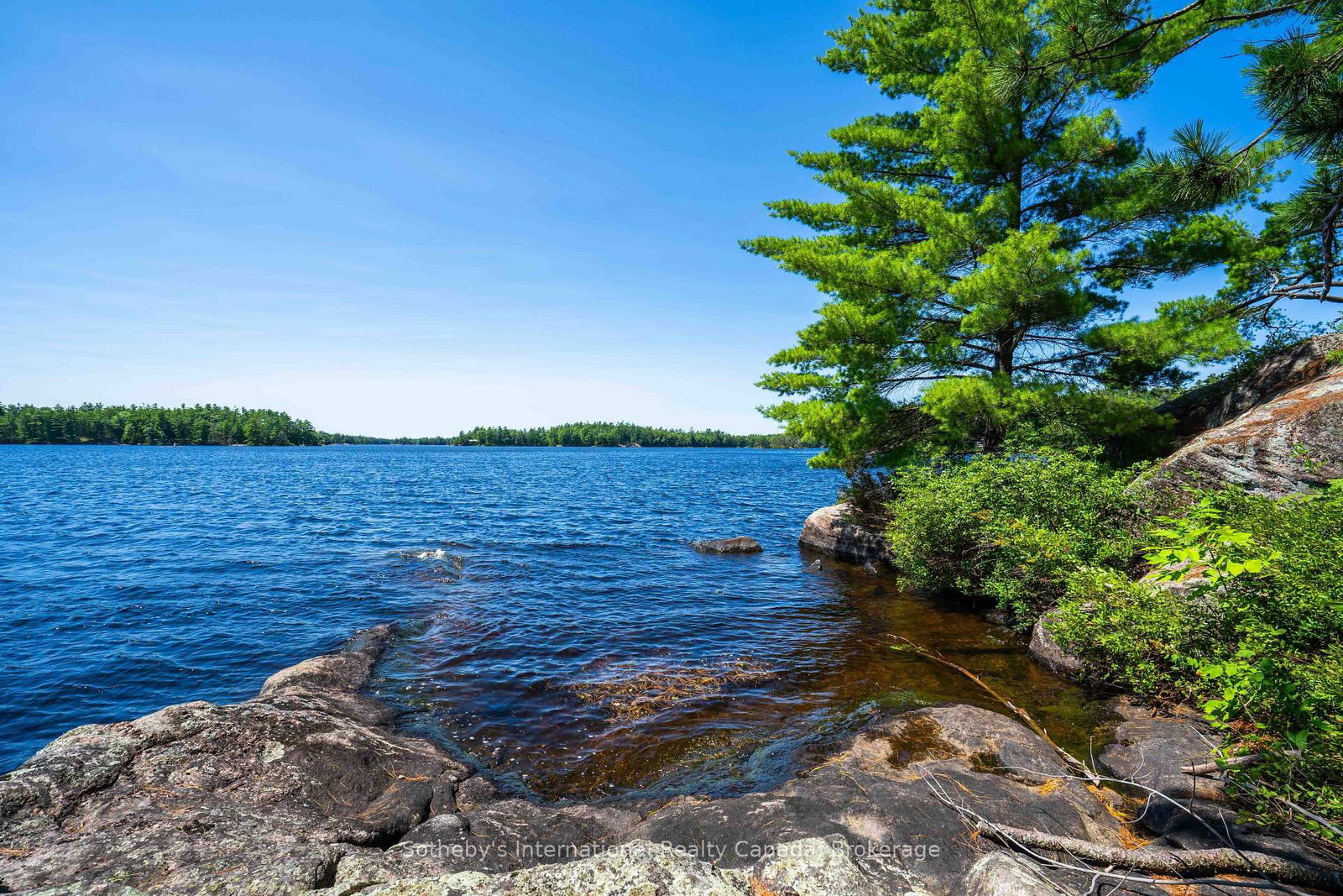 1 Island 29kl Kahshe Lake - Cooee Island • Gravenhurst, ON photo 10