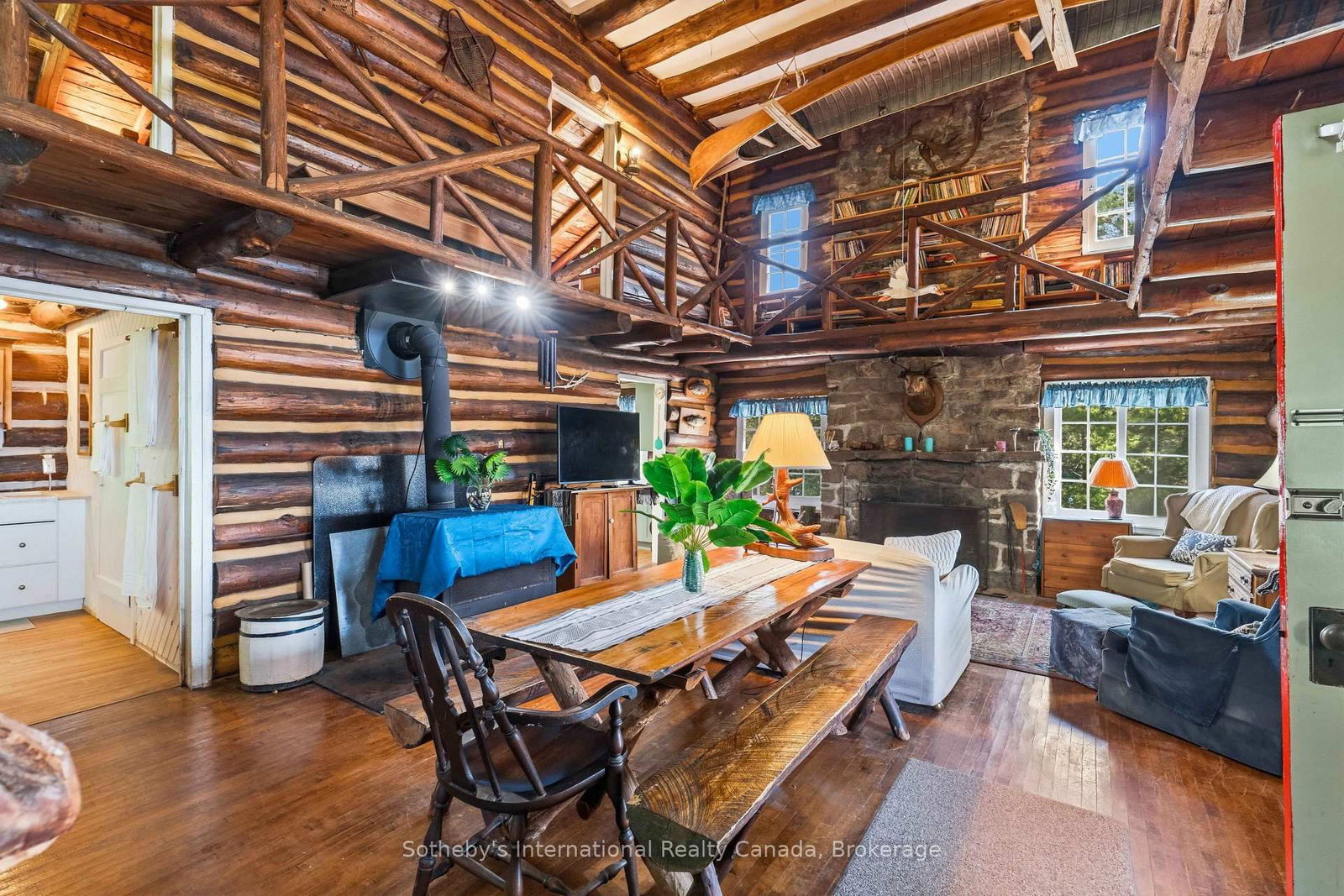 1 Island 29kl Kahshe Lake - Cooee Island • Gravenhurst, ON photo 21