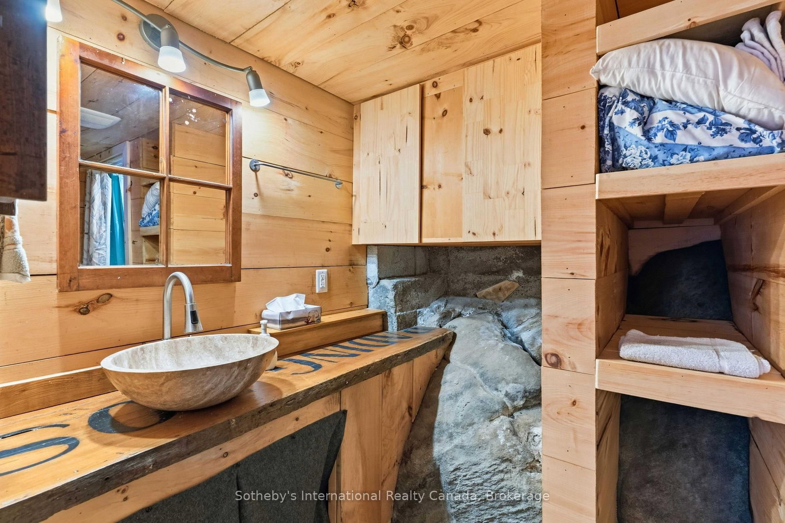 1 Island 29kl Kahshe Lake - Cooee Island • Gravenhurst, ON photo 39
