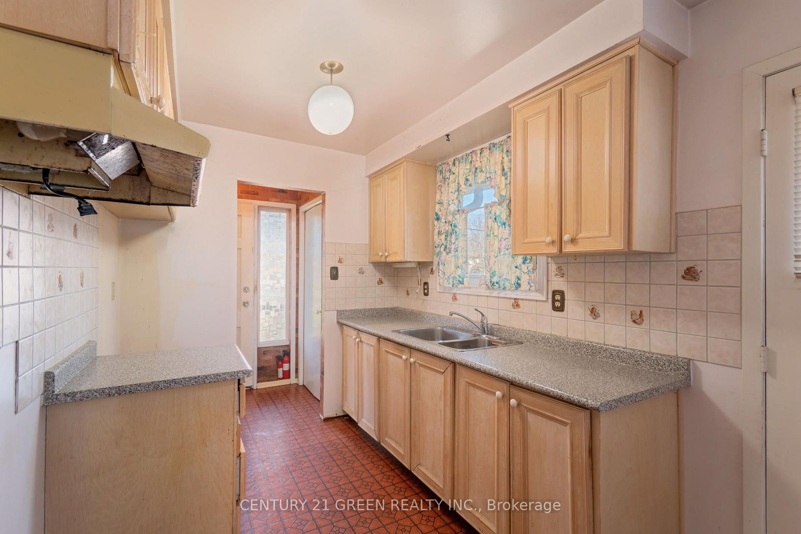 729 West 5th Street • Hamilton, ON photo 13