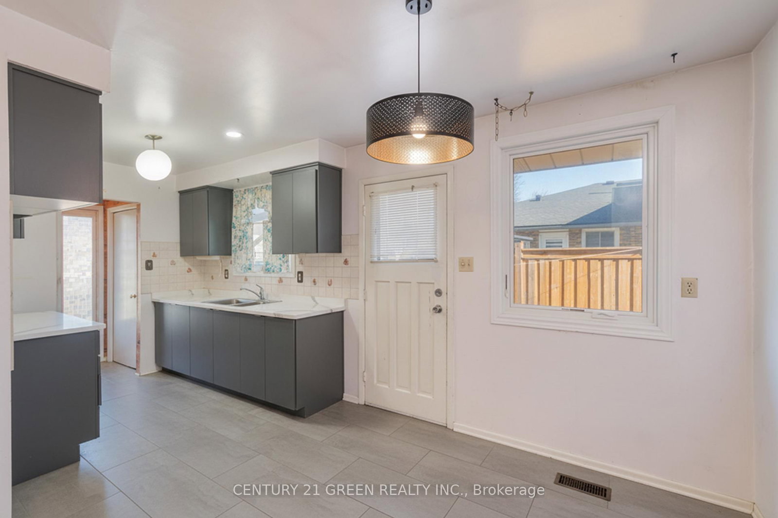 729 West 5th Street • Hamilton, ON photo 15