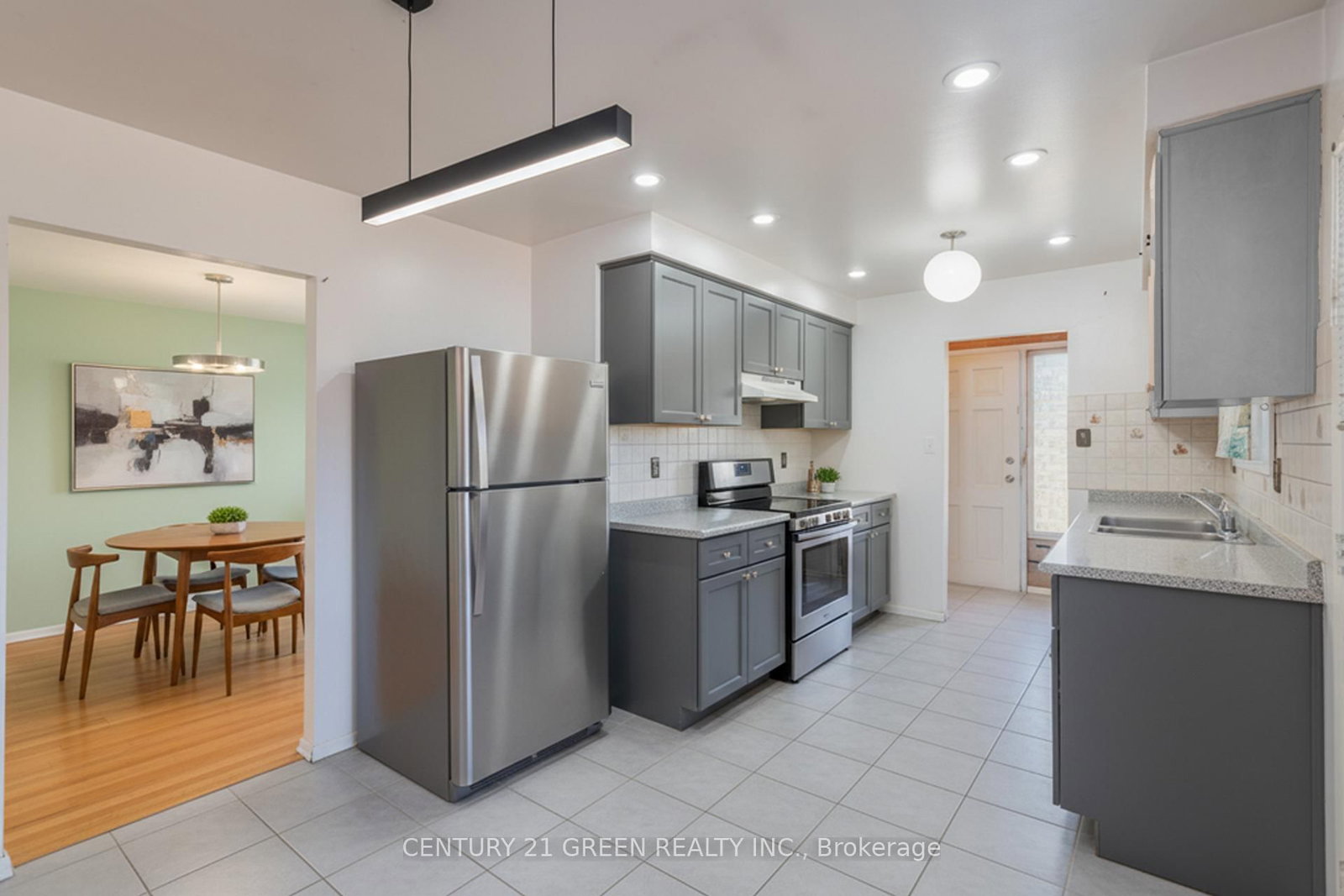 729 West 5th Street • Hamilton, ON photo 18