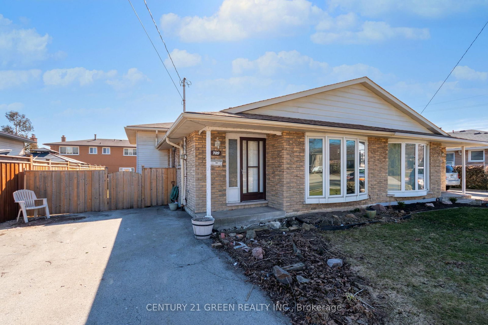 729 West 5th Street • Hamilton, ON photo 2