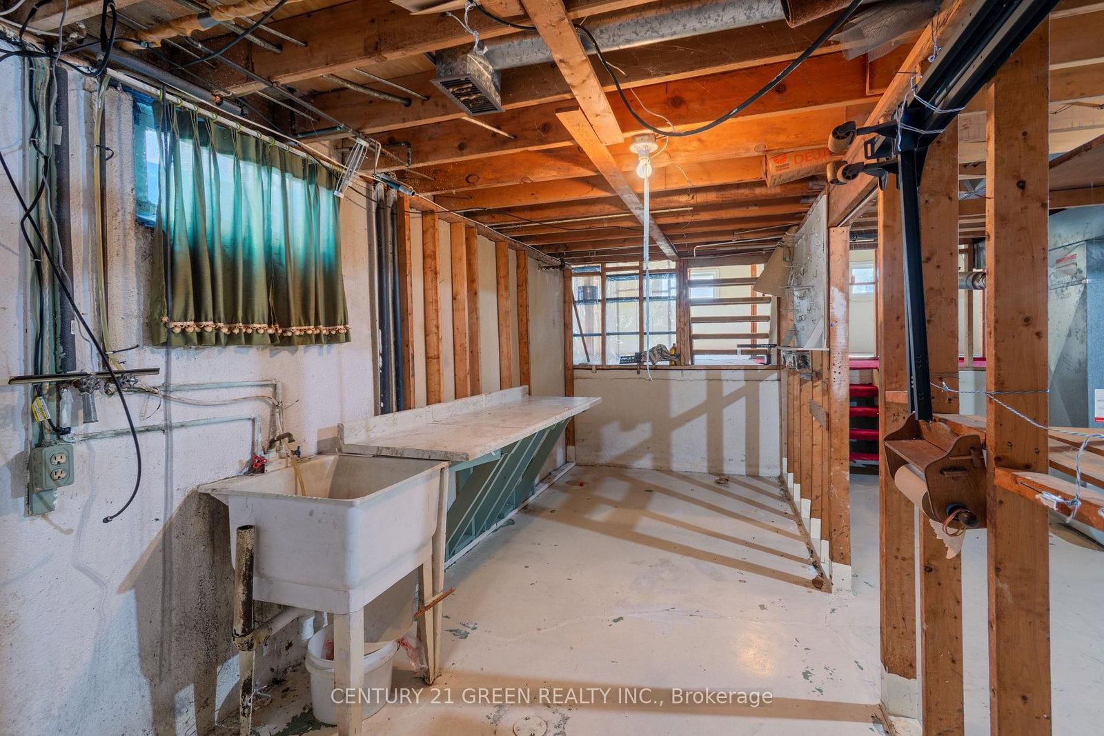 729 West 5th Street • Hamilton, ON photo 35