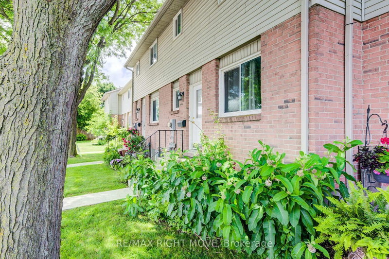 3 - 486 Springbank Avenue N