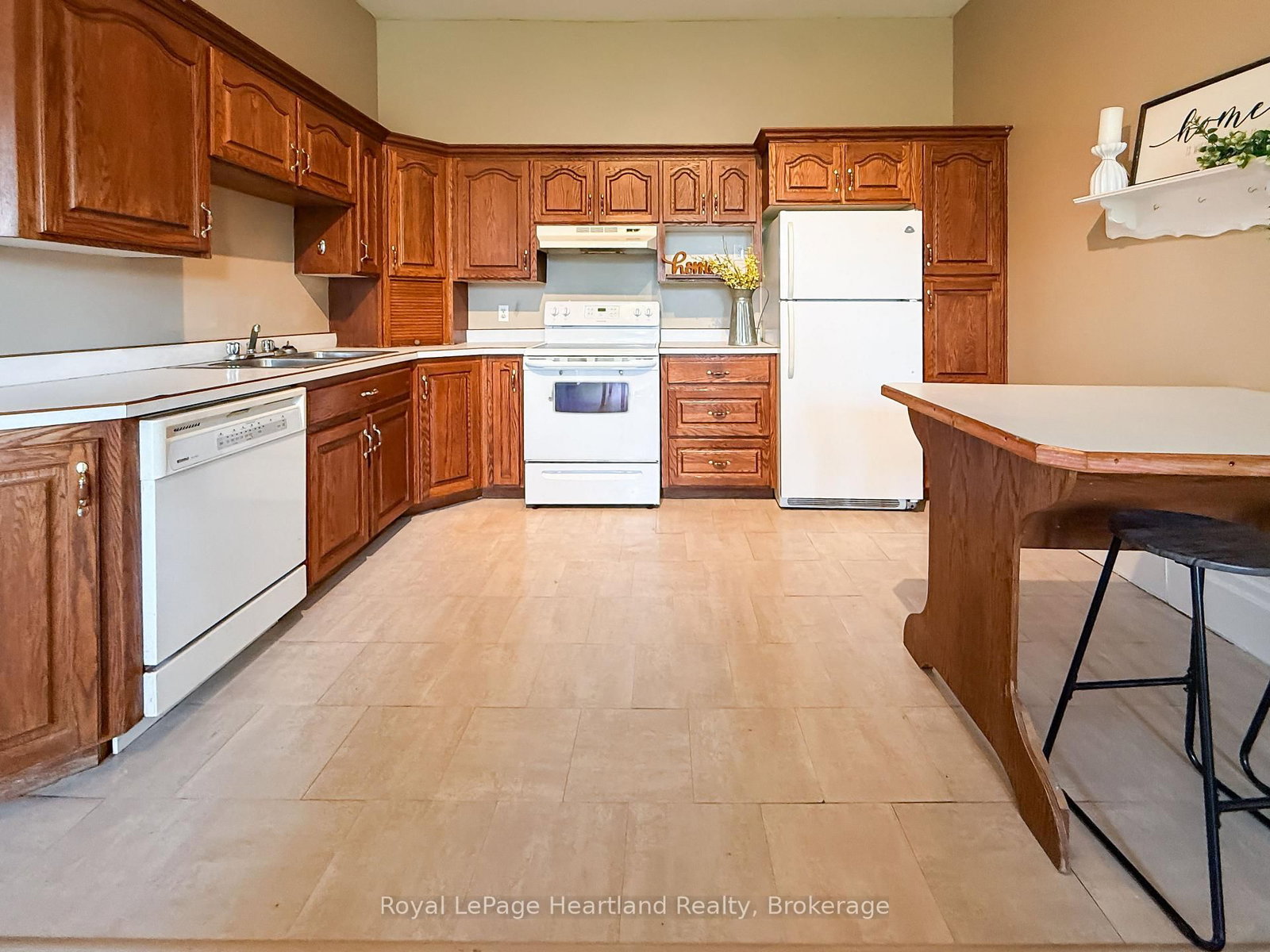 190 Albert Street • Central Huron, ON photo 4