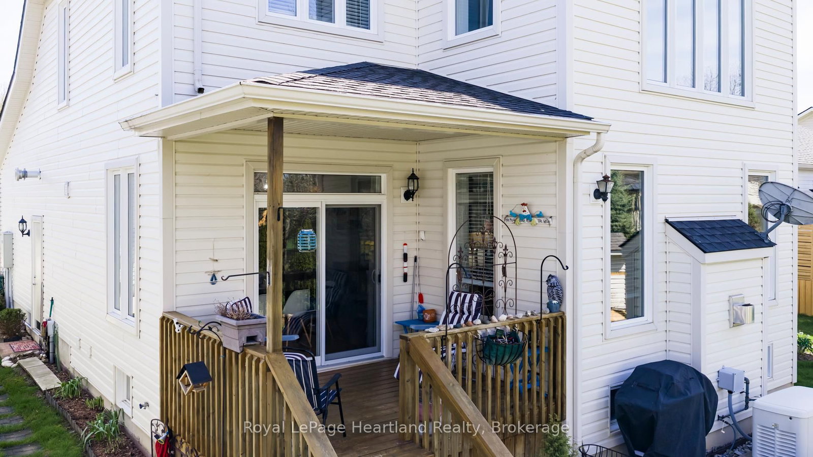 Detached House for sale at 16 Macpherson Avenue, Huron East, Ontario, N0K 1W0 - Egmondville - MLS: X13628126