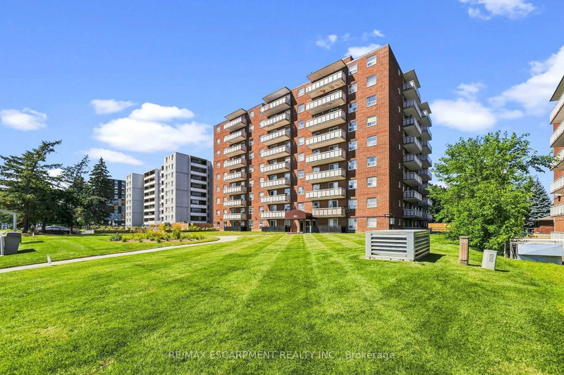 202 - 851 Queenston Road