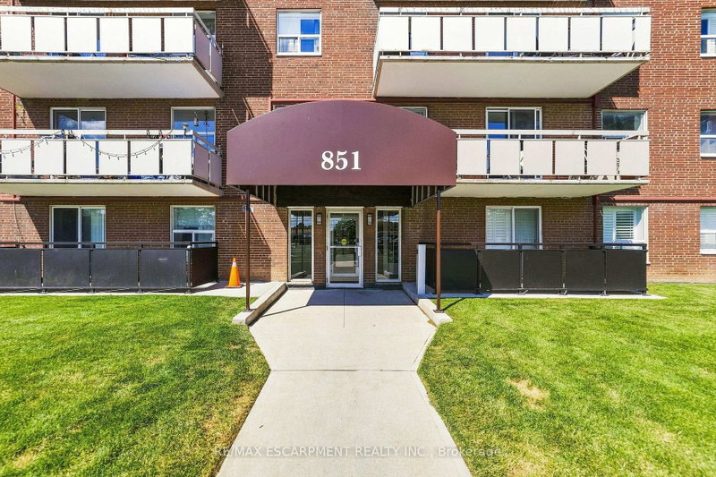 202 - 851 Queenston Road