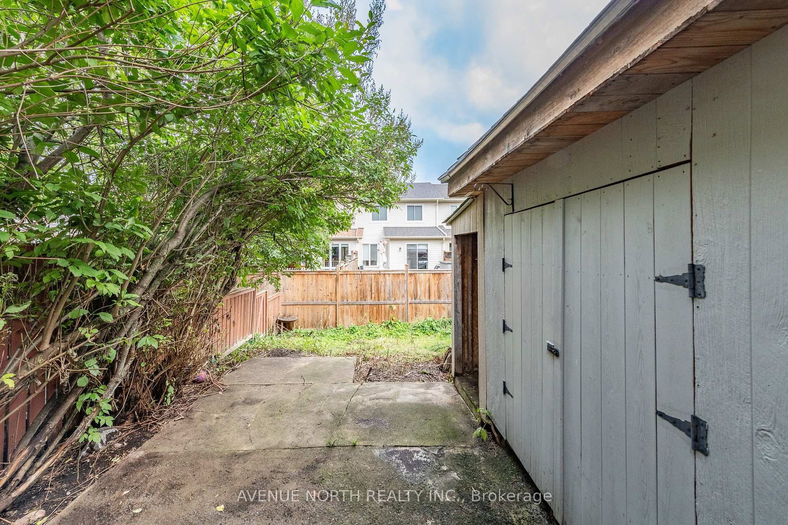 501 Lawler Crescent • Ottawa, ON photo 19