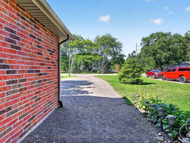 828 Foss Road