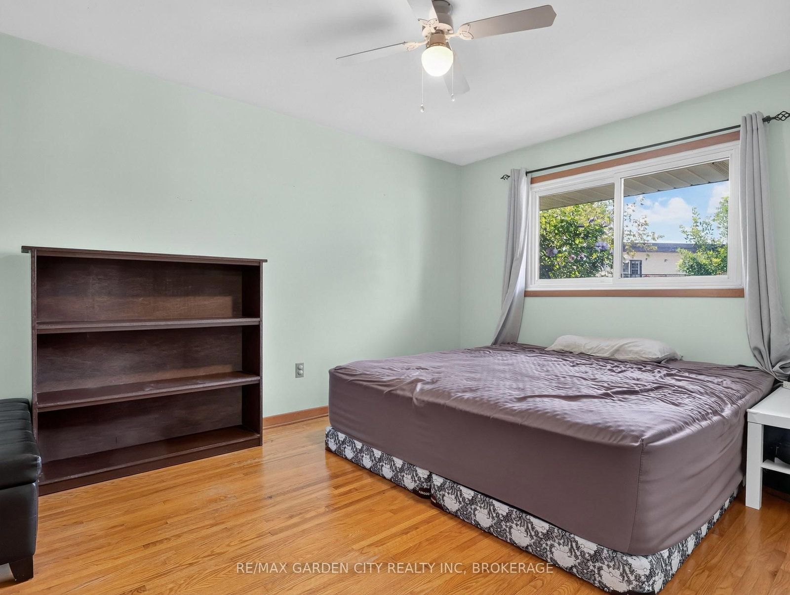 19 Black Knight Road • St. Catharines, ON photo 12