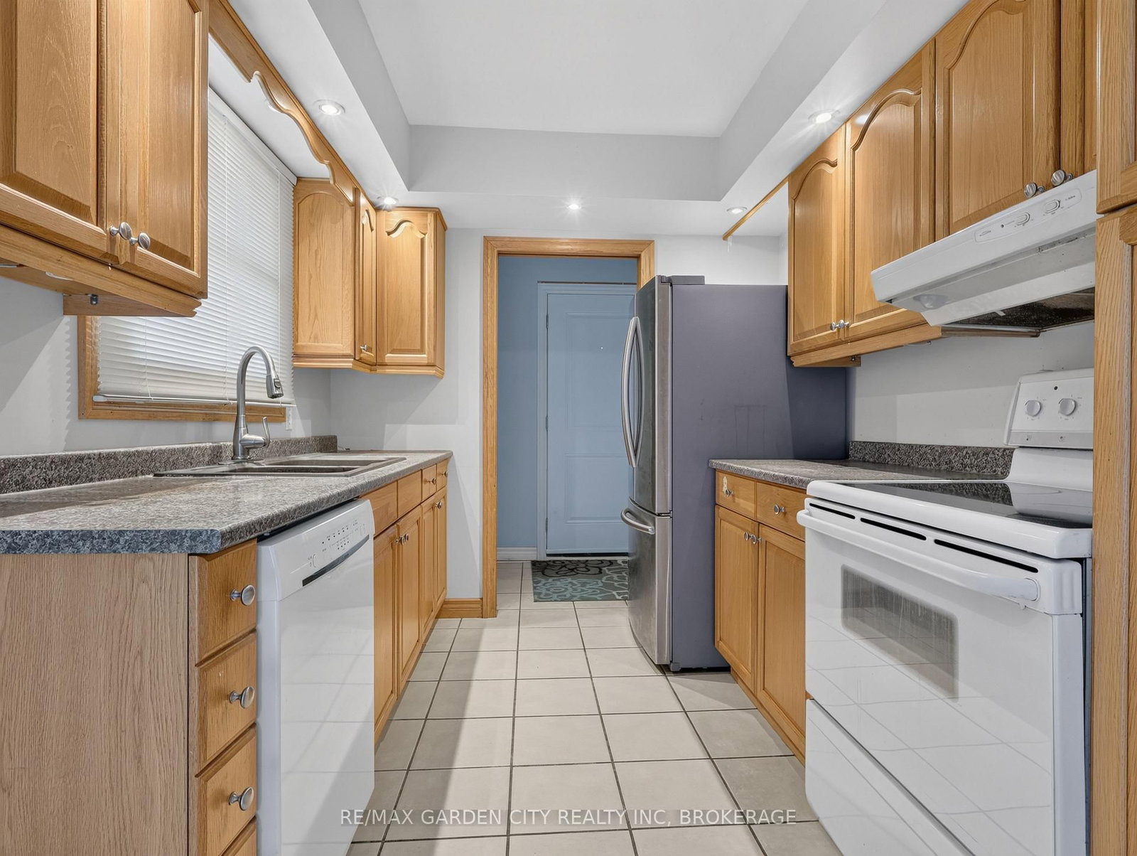 19 Black Knight Road • St. Catharines, ON photo 3