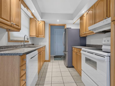 19 Black Knight Road • St. Catharines, ON photo 3