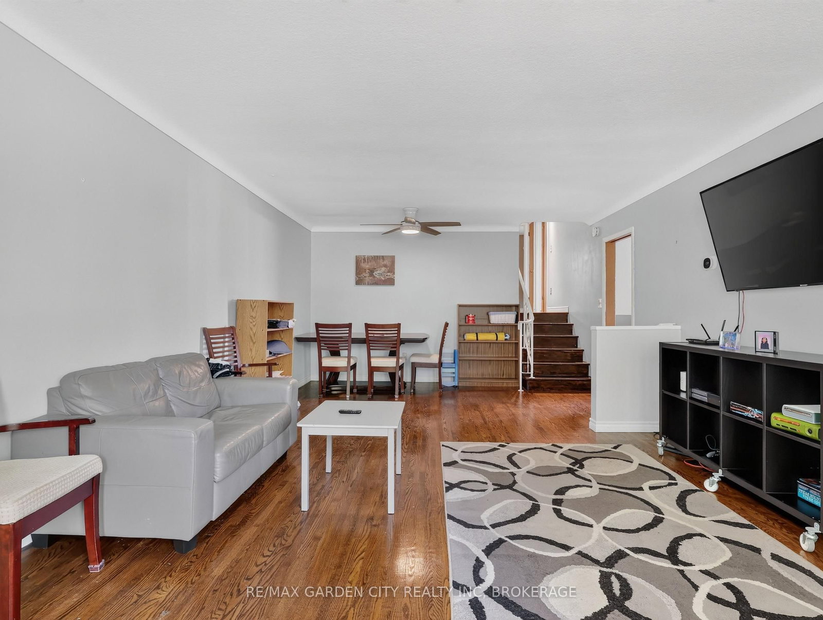 19 Black Knight Road • St. Catharines, ON photo 4