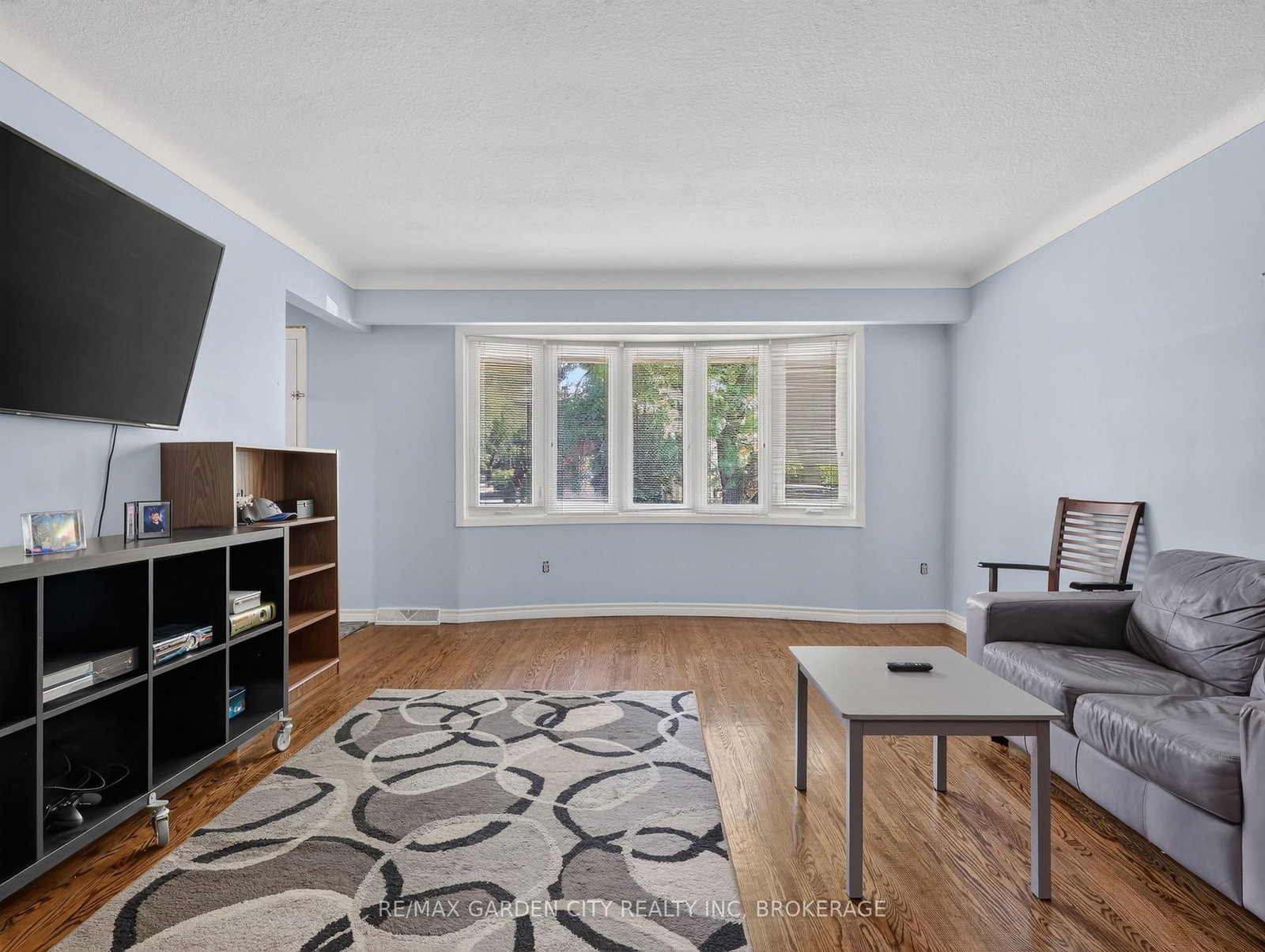 19 Black Knight Road • St. Catharines, ON photo 5