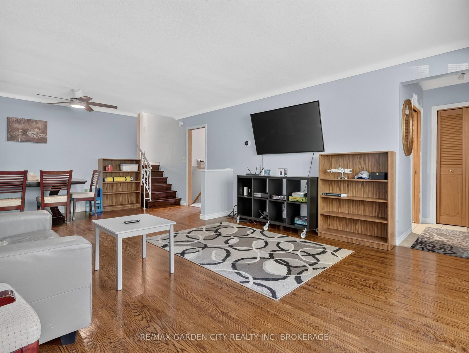 19 Black Knight Road • St. Catharines, ON photo 6