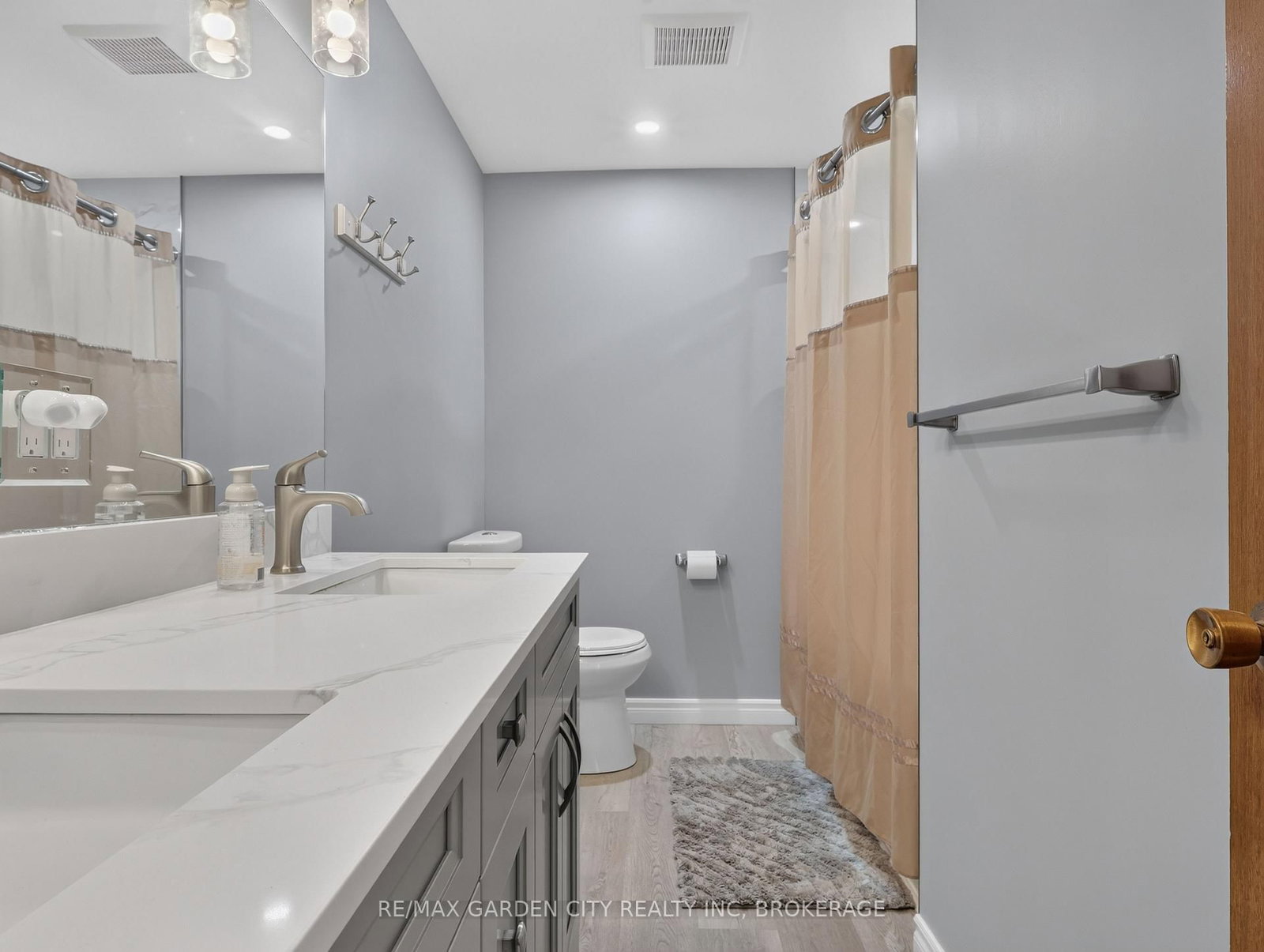 19 Black Knight Road • St. Catharines, ON photo 9