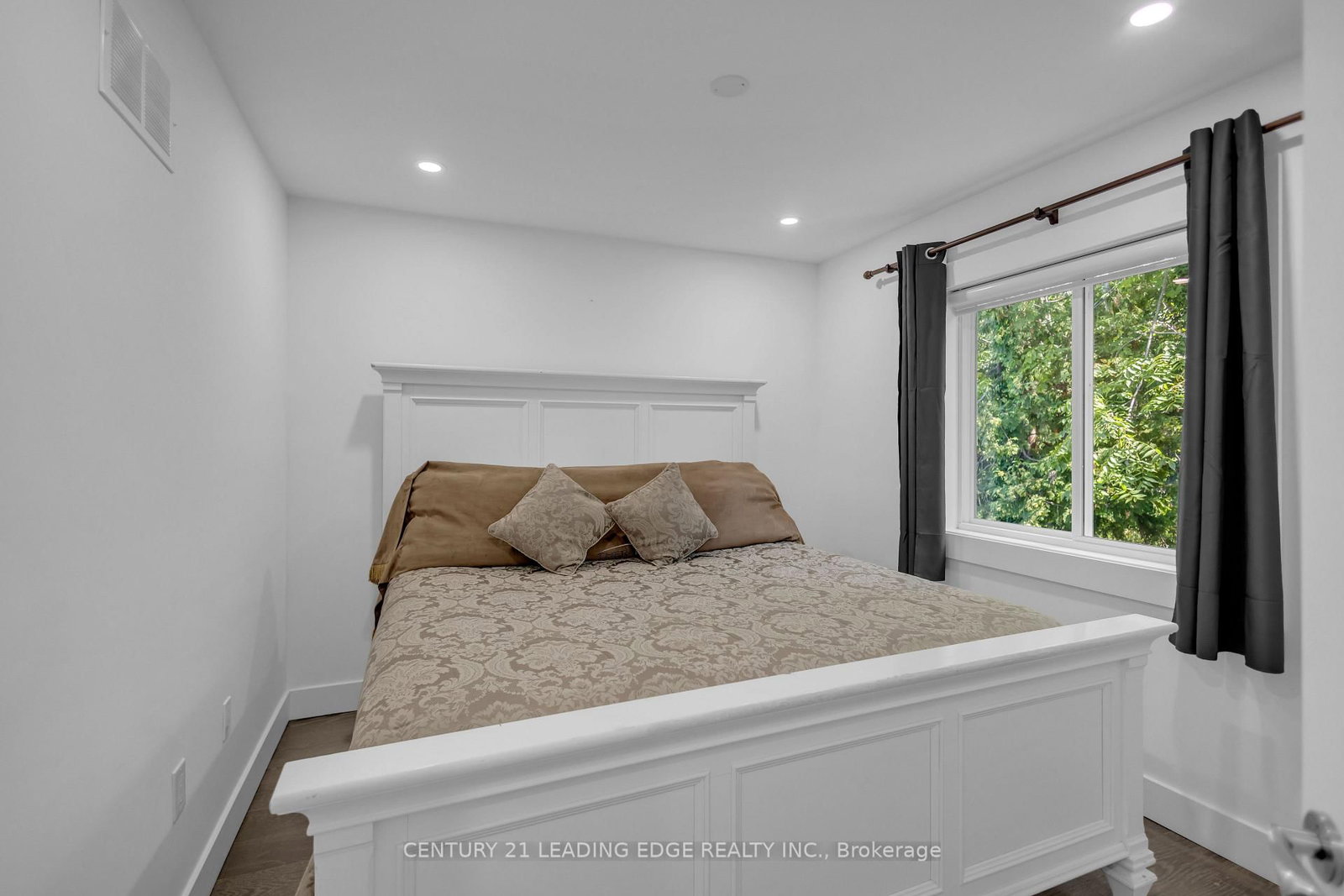 67 Bradley Street • St. Catharines, ON photo 23