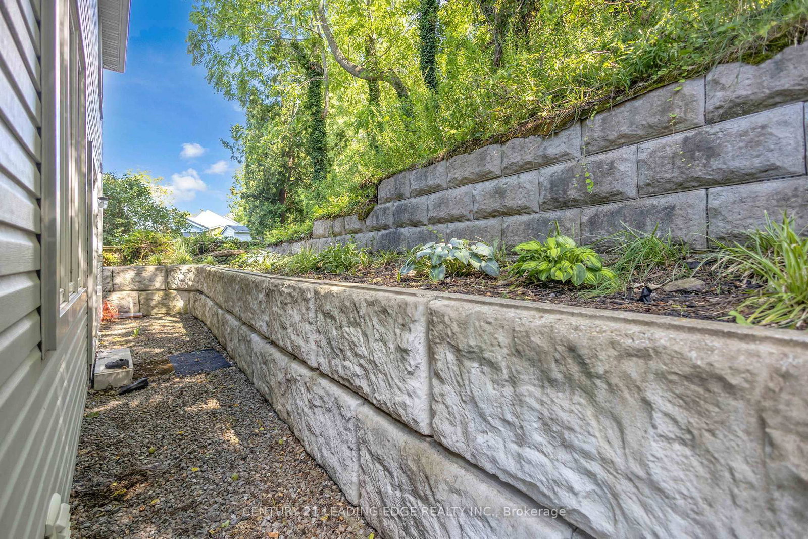 67 Bradley Street • St. Catharines, ON photo 35