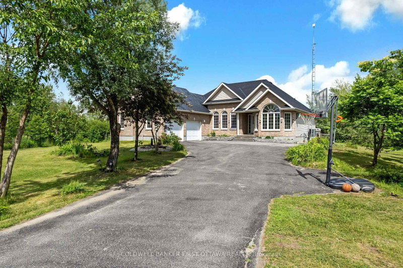11 Rideau Crossing Crescent