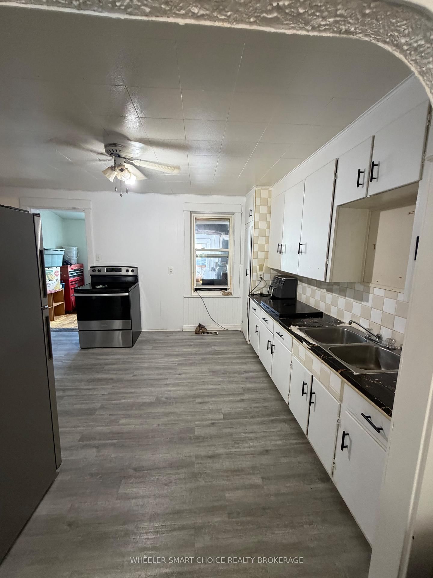 Listing Image 6