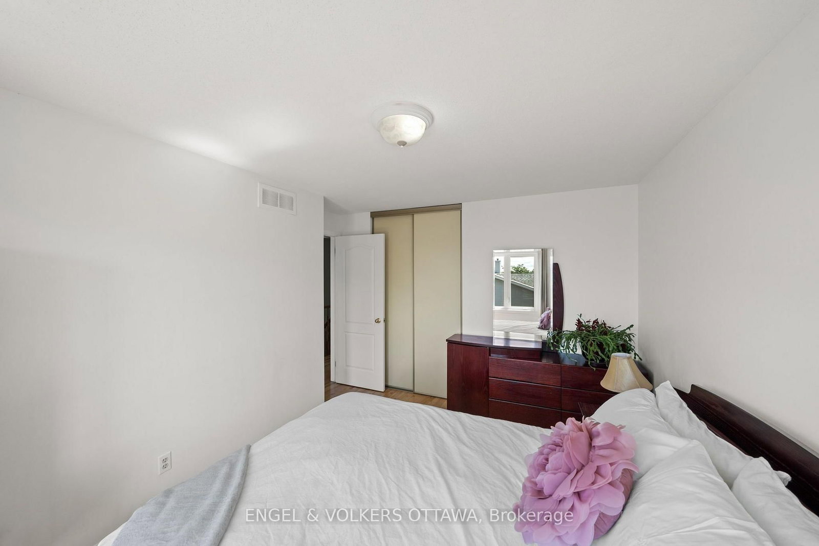 1831 Summerfields Crescent • Ottawa, ON photo 38