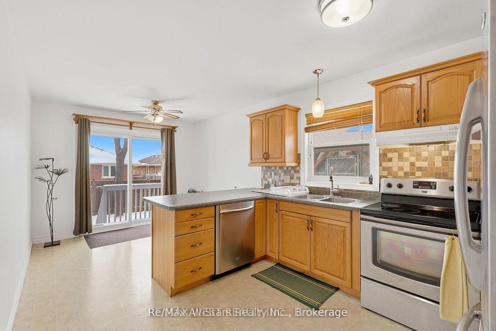 20 Eakins Crescent • Kawartha Lakes, ON photo 11