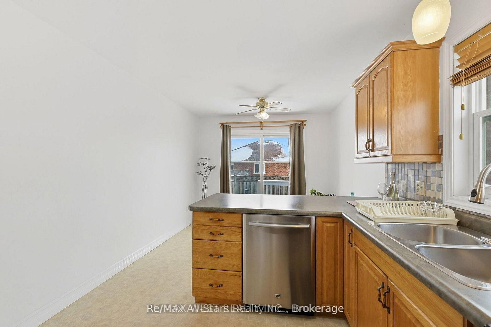 20 Eakins Crescent • Kawartha Lakes, ON photo 15