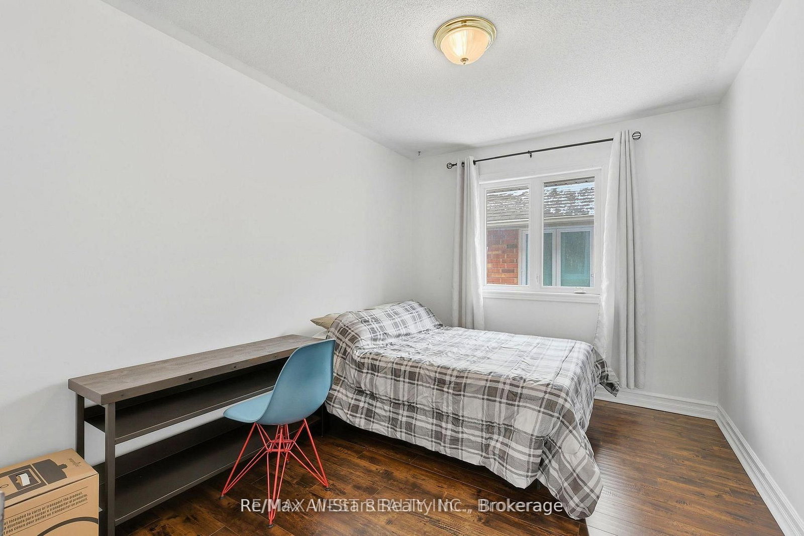 20 Eakins Crescent • Kawartha Lakes, ON photo 18
