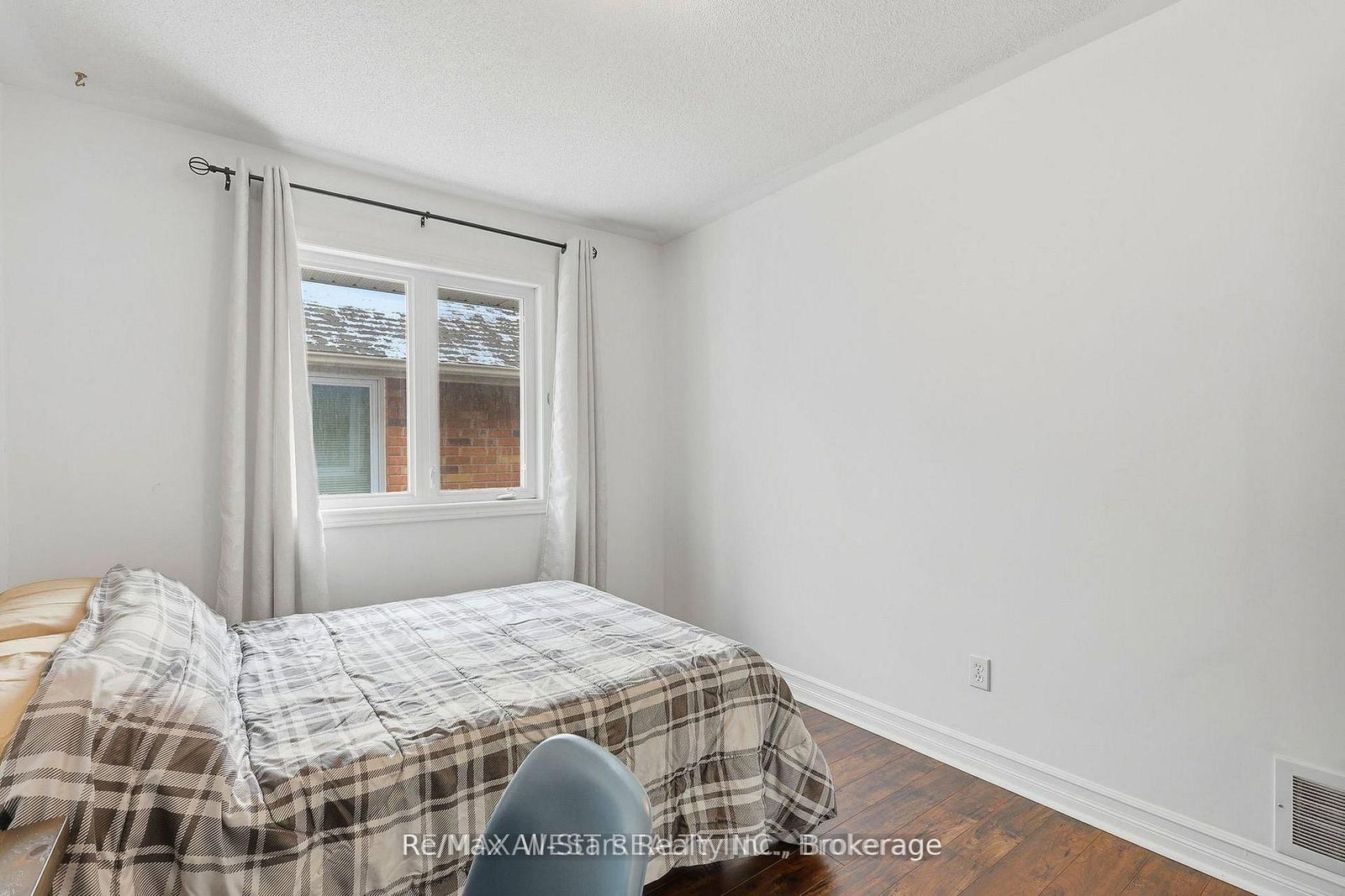 20 Eakins Crescent • Kawartha Lakes, ON photo 19
