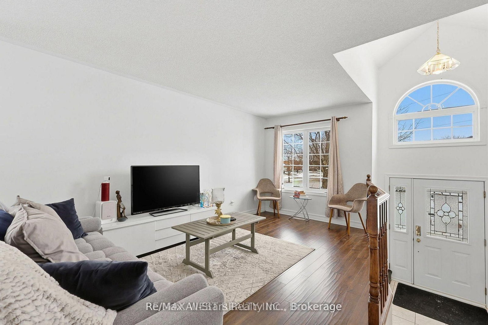 20 Eakins Crescent • Kawartha Lakes, ON photo 5