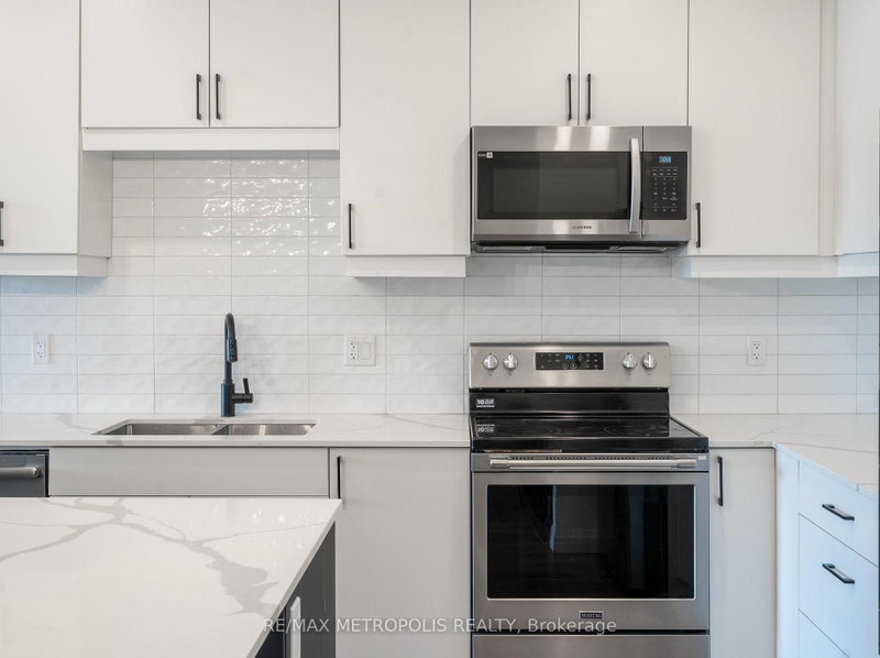 121 - 3900 Savoy Street