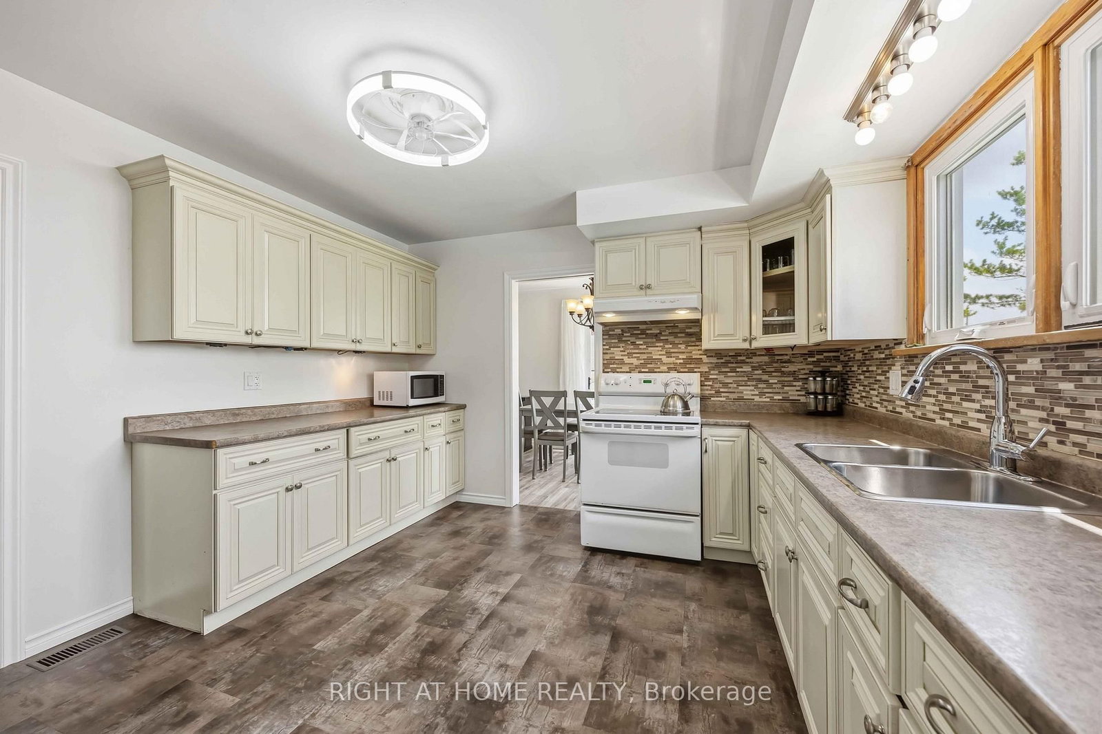 1933 Plank Rd Road • St. Clair, ON photo 15