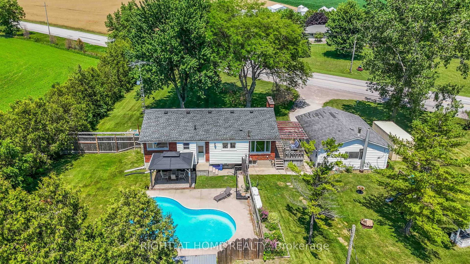 1933 Plank Rd Road • St. Clair, ON photo 2