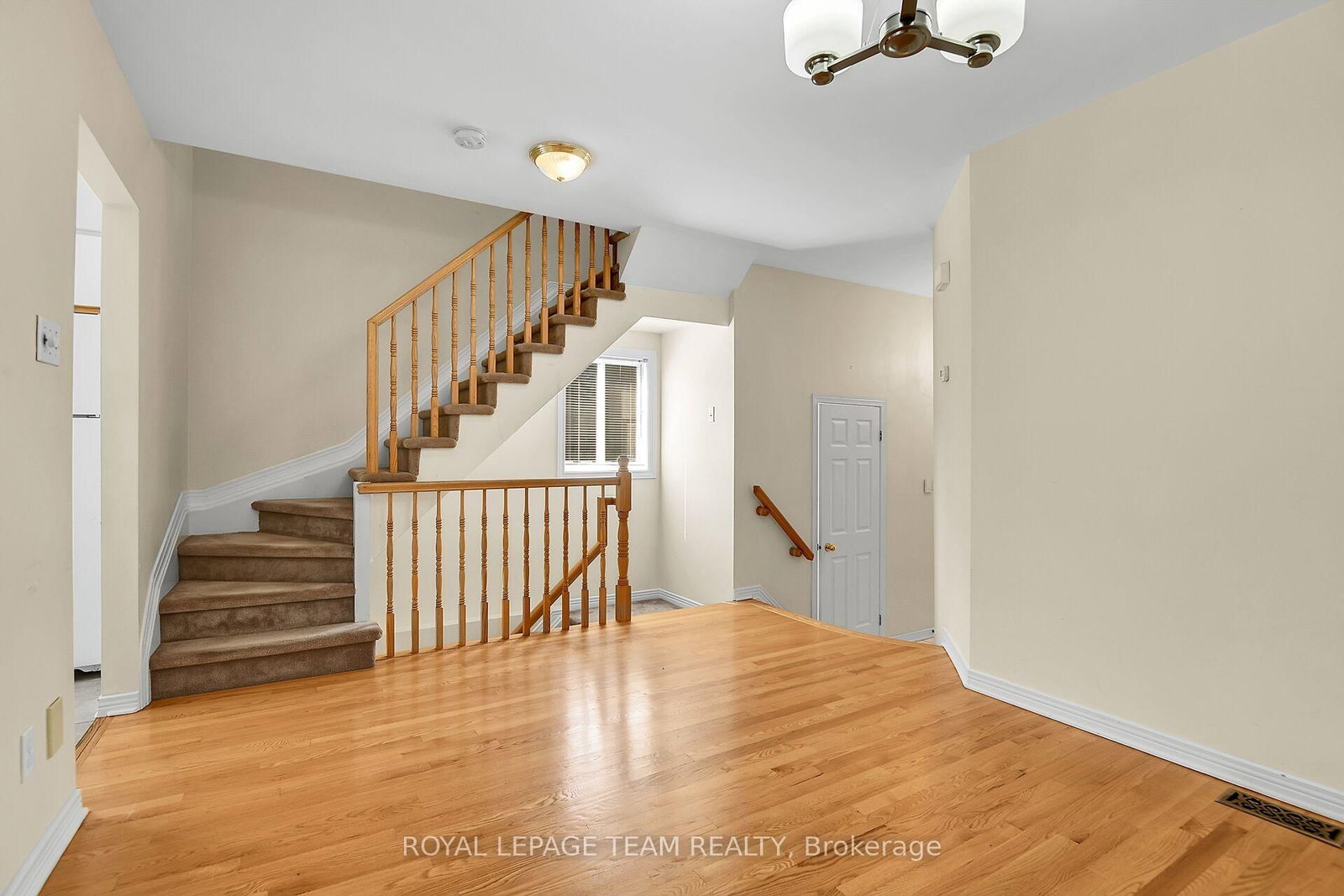 307 Cyr Avenue • Ottawa, ON photo 11
