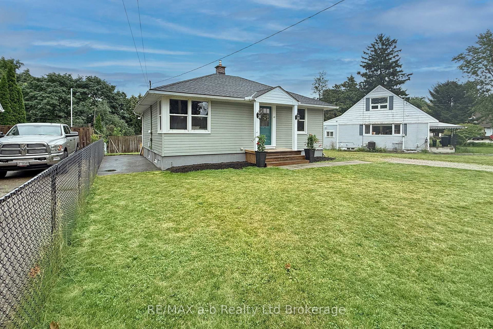 41 Kensington Street • Woodstock, ON photo 3