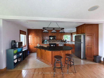 8192 Petrolia Line • Brooke-Alvinston, ON photo 4