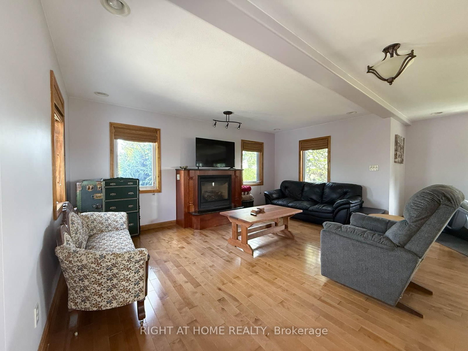 8192 Petrolia Line • Brooke-Alvinston, ON photo 7