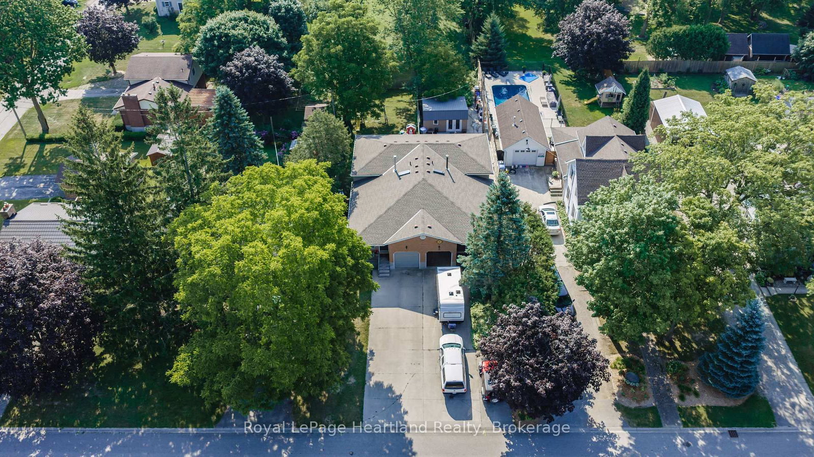 54 Coleman Street • Huron East, ON photo 4