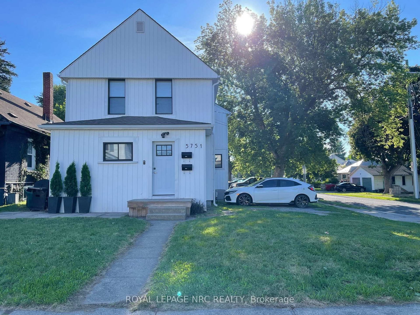 Detached House for sale at 5751 Leonard Avenue, Niagara Falls, Ontario, L2G 4R4 - Hospital - MLS: X13631168