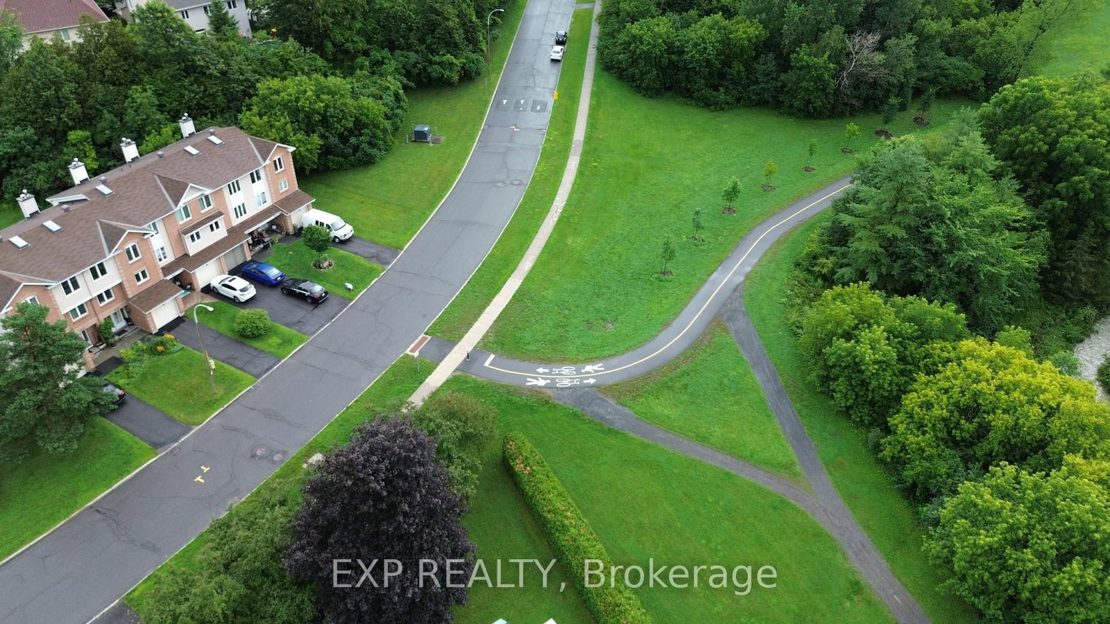 6667 Bilberry Drive • Ottawa, ON photo 2