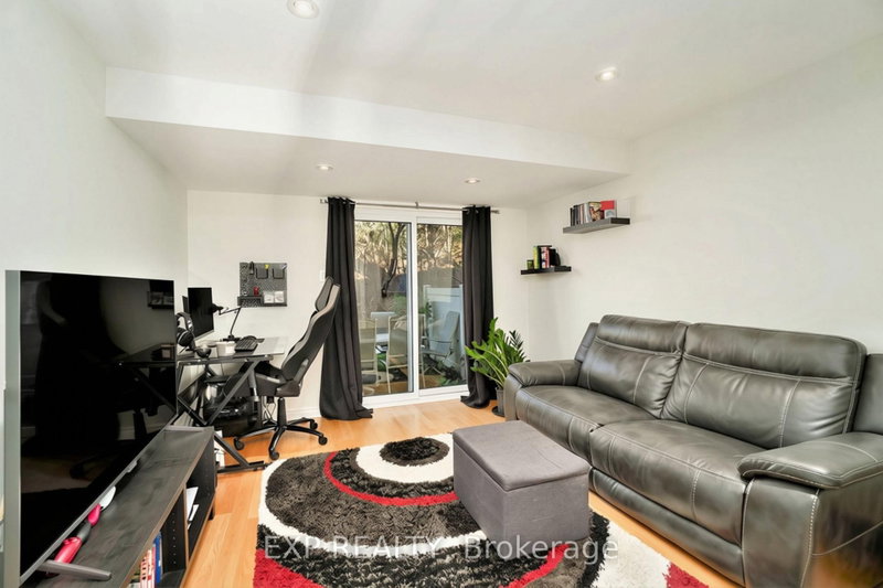 6667 Bilberry Dr photo 4